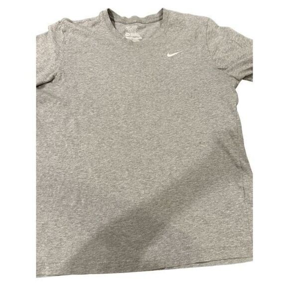 Nike embroidered Logo T-shirt size XL - Picture 1 of 6